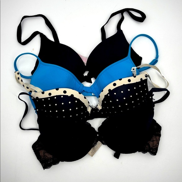 Victoria’s Bundle of 4 Bras - Picture 1 of 13